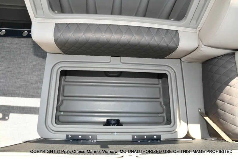 Slide: The Image of Sun Tracker FISHIN' BARGE 22 DLX w/150HP Mercury 4 Stroke 2025 - 37