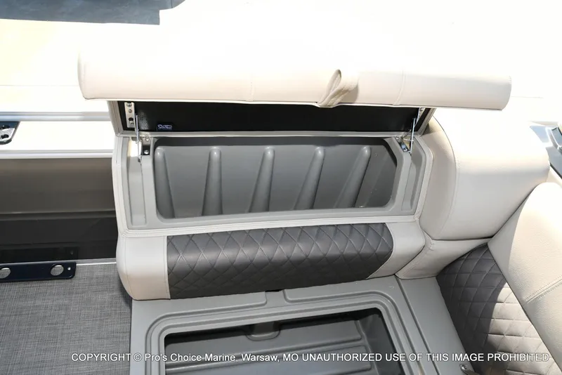 Slide: The Image of Sun Tracker FISHIN' BARGE 22 DLX w/150HP Mercury 4 Stroke 2025 - 38