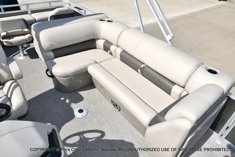 Slide: The Image of Sun Tracker FISHIN' BARGE 22 DLX w/150HP Mercury 4 Stroke 2025 - 39