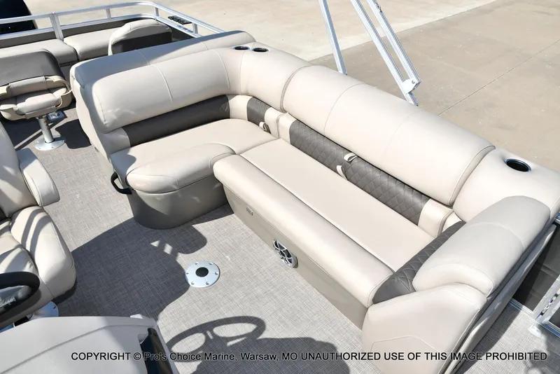 Slide: The Image of Sun Tracker FISHIN' BARGE 22 DLX w/150HP Mercury 4 Stroke 2025 - 40