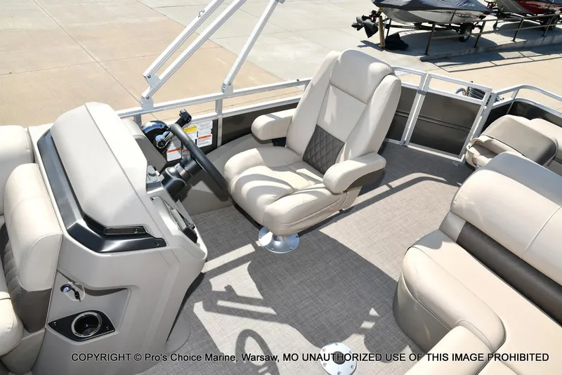 Slide: The Image of Sun Tracker FISHIN' BARGE 22 DLX w/150HP Mercury 4 Stroke 2025 - 42