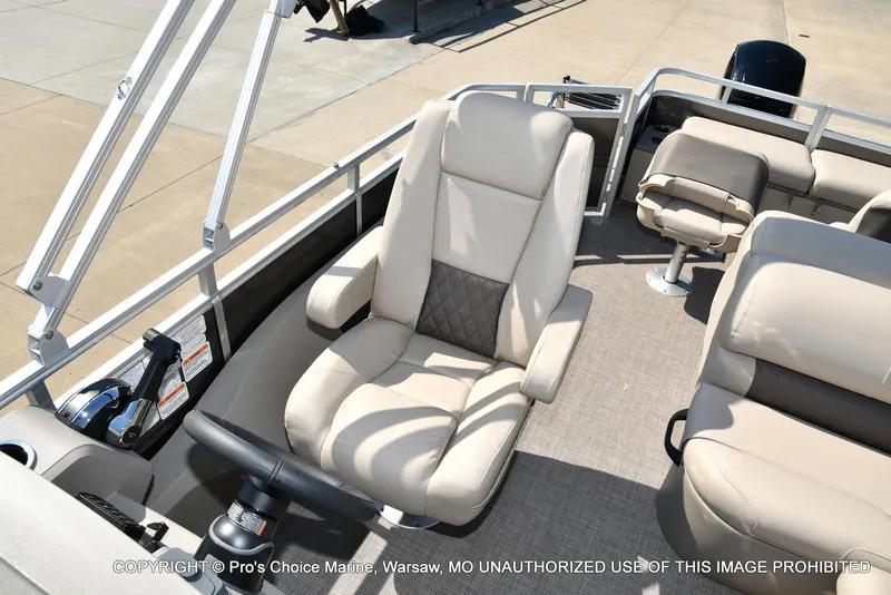 Slide: The Image of Sun Tracker FISHIN' BARGE 22 DLX w/150HP Mercury 4 Stroke 2025 - 43