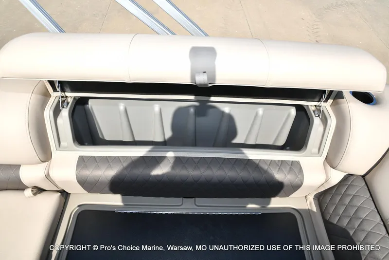 Slide: The Image of Sun Tracker FISHIN' BARGE 22 DLX w/150HP Mercury 4 Stroke 2025 - 46