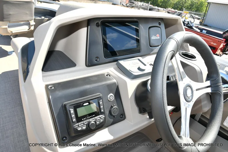 Slide: The Image of Sun Tracker FISHIN' BARGE 22 DLX w/150HP Mercury 4 Stroke 2025 - 52