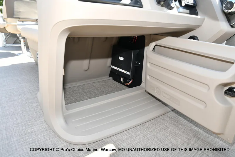 Slide: The Image of Sun Tracker FISHIN' BARGE 22 DLX w/150HP Mercury 4 Stroke 2025 - 53