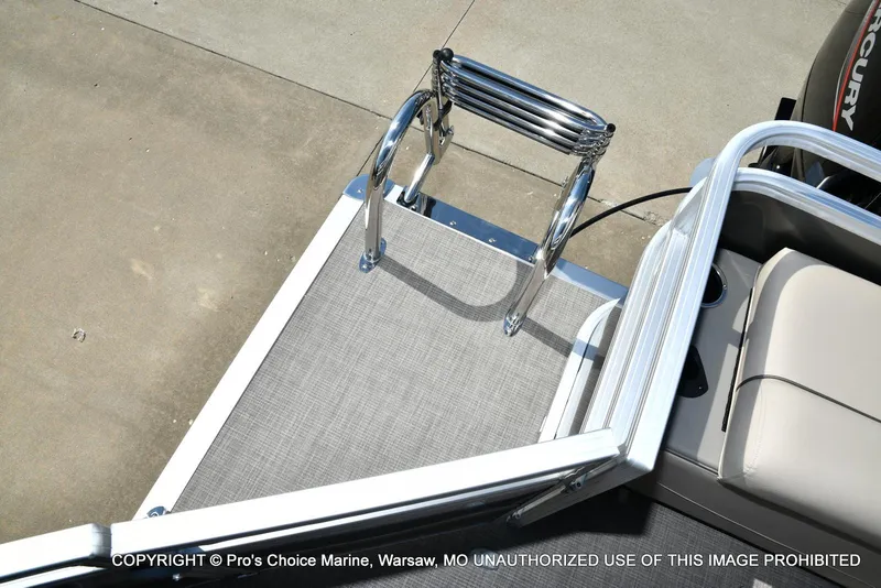 Slide: The Image of Sun Tracker FISHIN' BARGE 22 DLX w/150HP Mercury 4 Stroke 2025 - 55