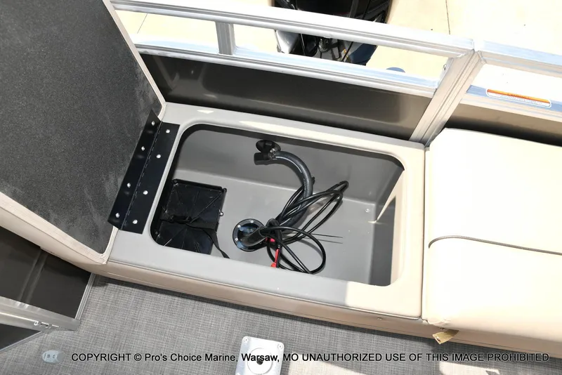 Slide: The Image of Sun Tracker FISHIN' BARGE 22 DLX w/150HP Mercury 4 Stroke 2025 - 59