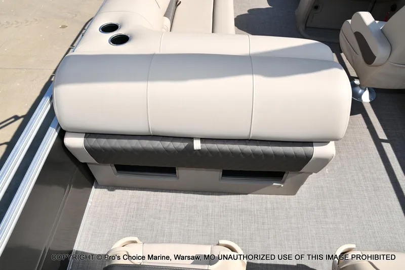 Slide: The Image of Sun Tracker FISHIN' BARGE 22 DLX w/150HP Mercury 4 Stroke 2025 - 62