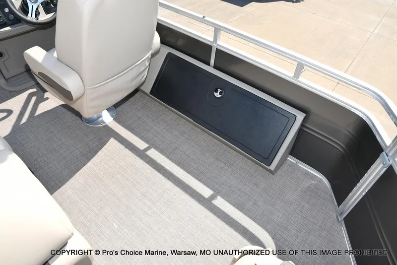 Slide: The Image of Sun Tracker FISHIN' BARGE 22 DLX w/150HP Mercury 4 Stroke 2025 - 64