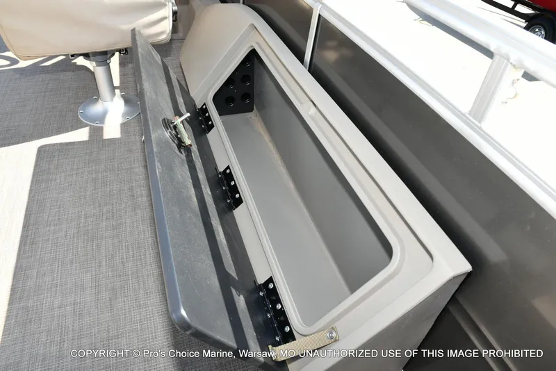 Slide: The Image of Sun Tracker FISHIN' BARGE 22 DLX w/150HP Mercury 4 Stroke 2025 - 66