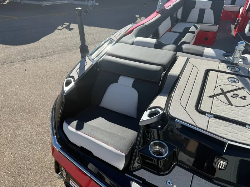 Slide: The Image of MasterCraft X24 2019 - 10