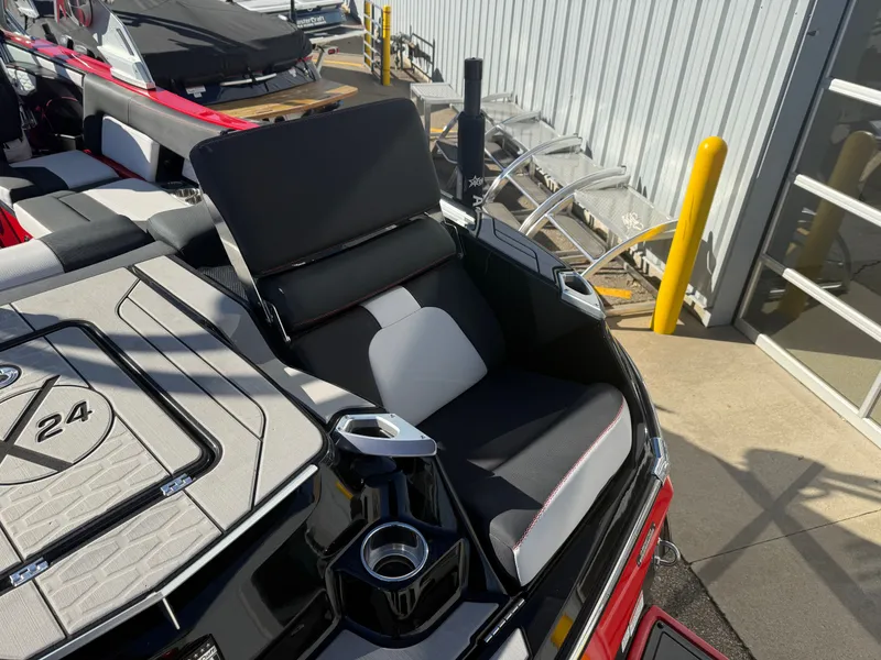 Slide: The Image of MasterCraft X24 2019 - 11