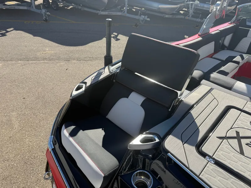 Slide: The Image of MasterCraft X24 2019 - 12