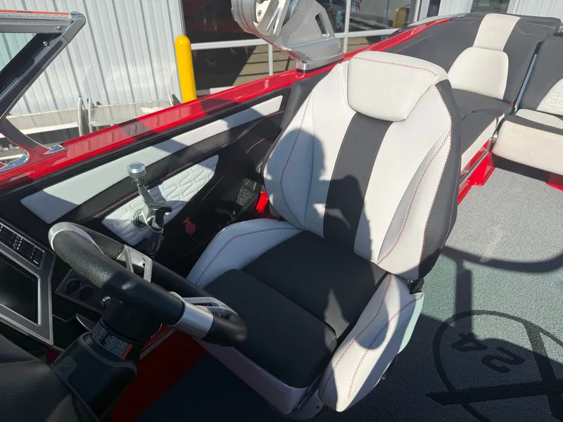 Slide: The Image of MasterCraft X24 2019 - 18