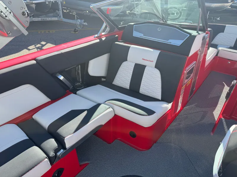 Slide: The Image of MasterCraft X24 2019 - 19
