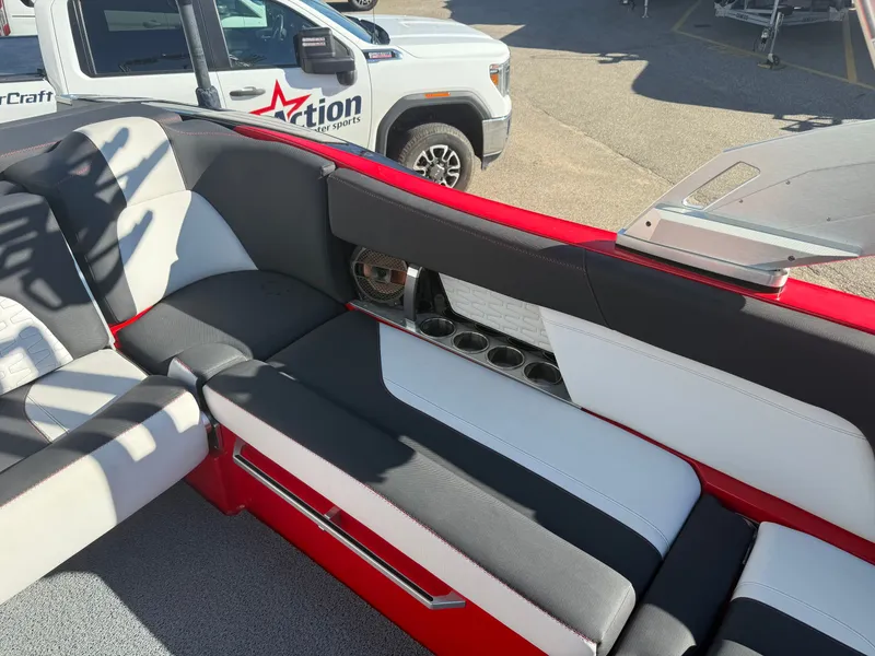 Slide: The Image of MasterCraft X24 2019 - 21