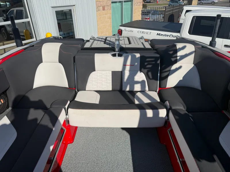 Slide: The Image of MasterCraft X24 2019 - 22