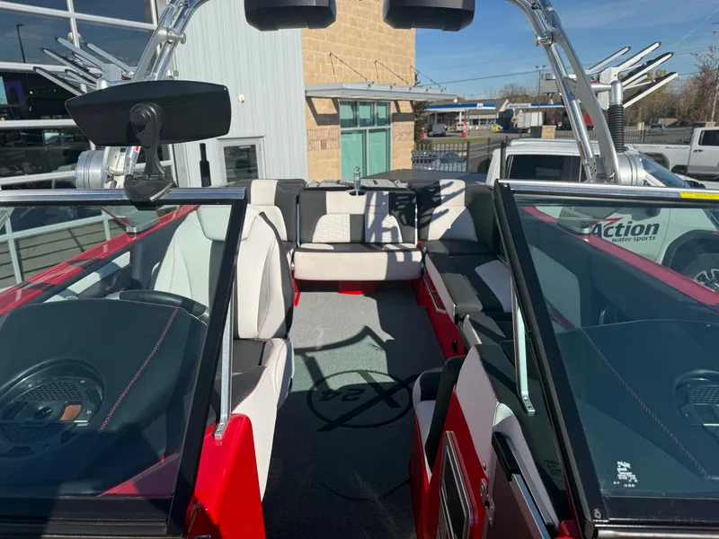 Slide: The Image of MasterCraft X24 2019 - 23