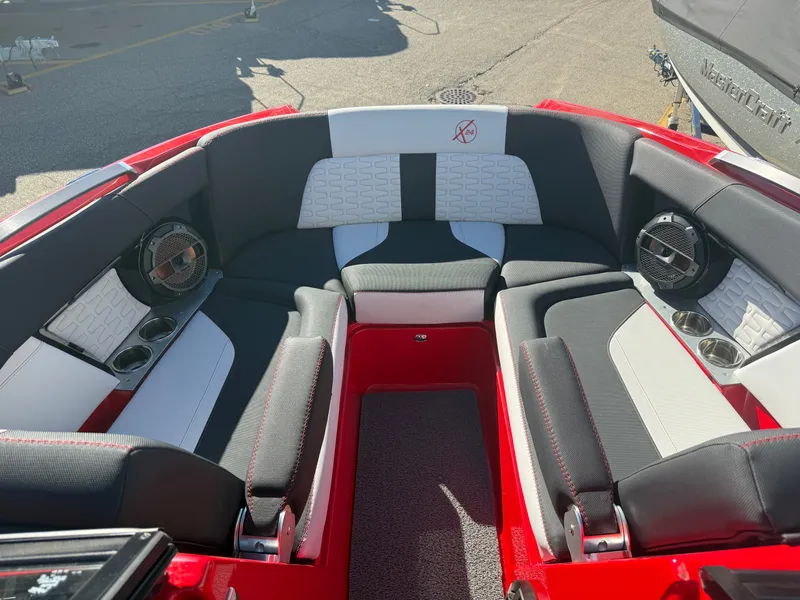 Slide: The Image of MasterCraft X24 2019 - 24