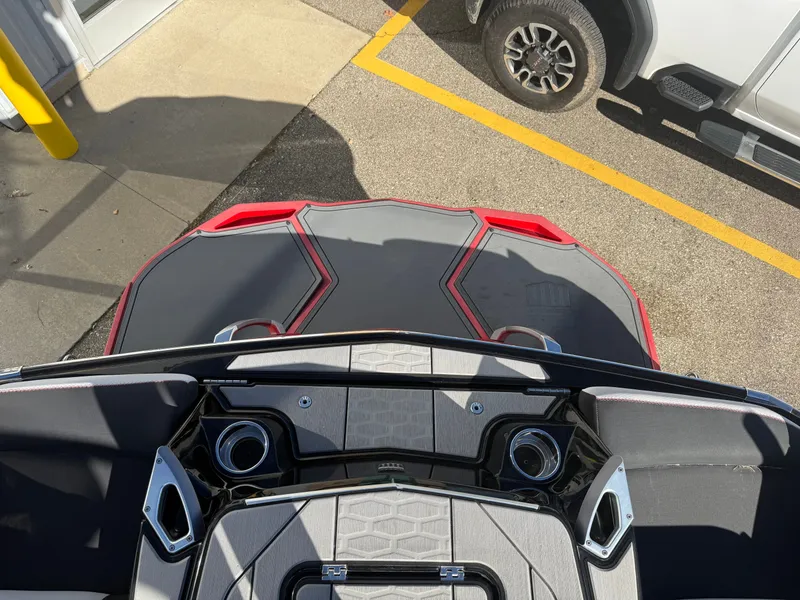 Slide: The Image of MasterCraft X24 2019 - 29