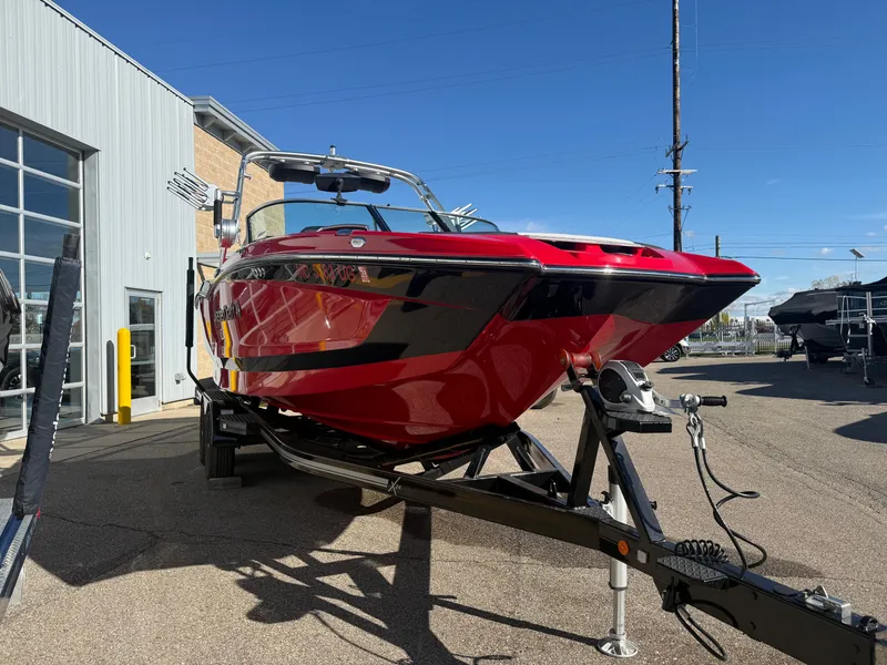 Slide: The Image of MasterCraft X24 2019 - 3