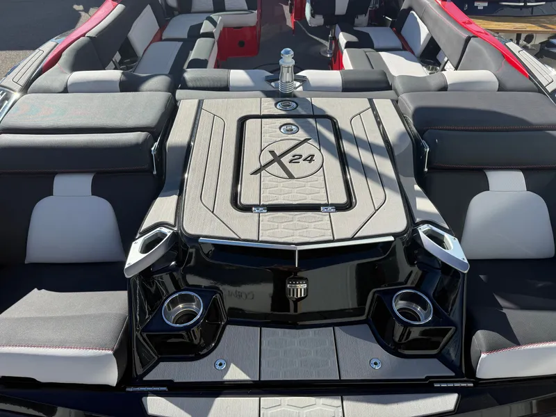 Slide: The Image of MasterCraft X24 2019 - 8