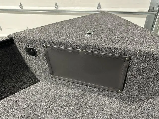 Slide: The Image of Lund 1650 Rebel XL SS 2025 - 14