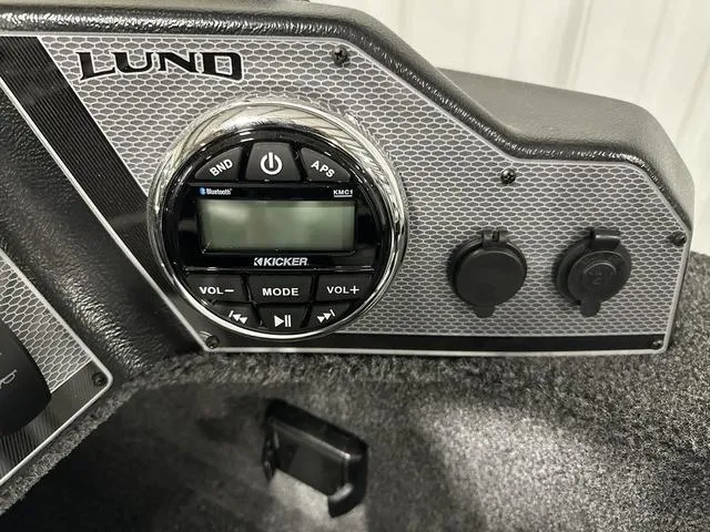 Slide: The Image of Lund 1650 Rebel XL SS 2025 - 17