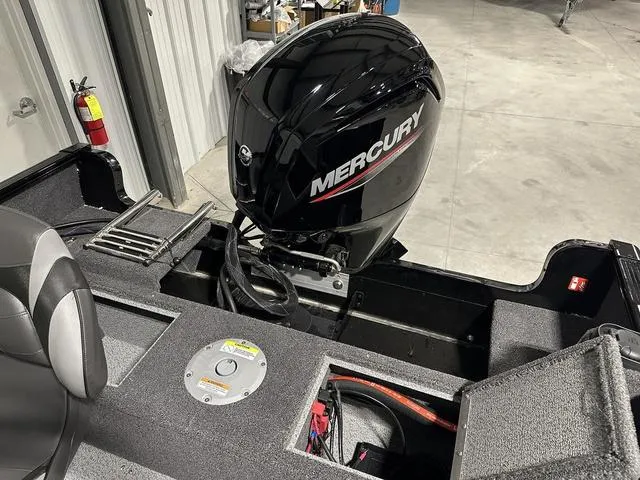 Slide: The Image of Lund 1650 Rebel XL SS 2025 - 8