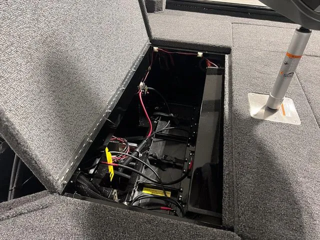 Slide: The Image of Lund 1775 Renegade SS 2025 - 6