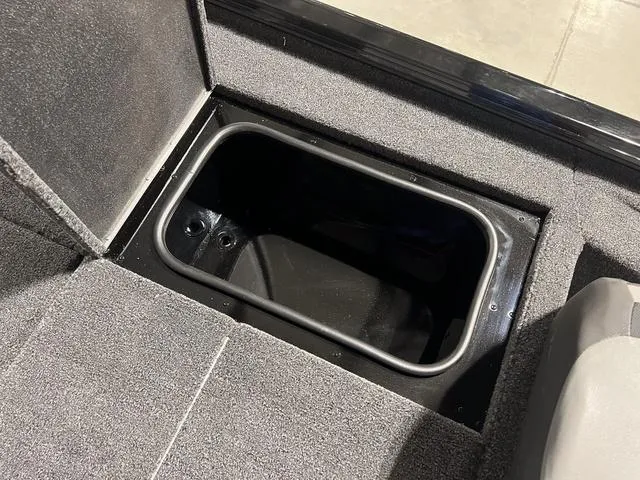 Slide: The Image of Lund 1775 Renegade SS 2025 - 9