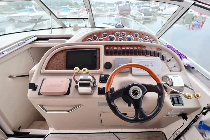 Slide: The Image of Sea Ray Sundancer 310 2001 - 9