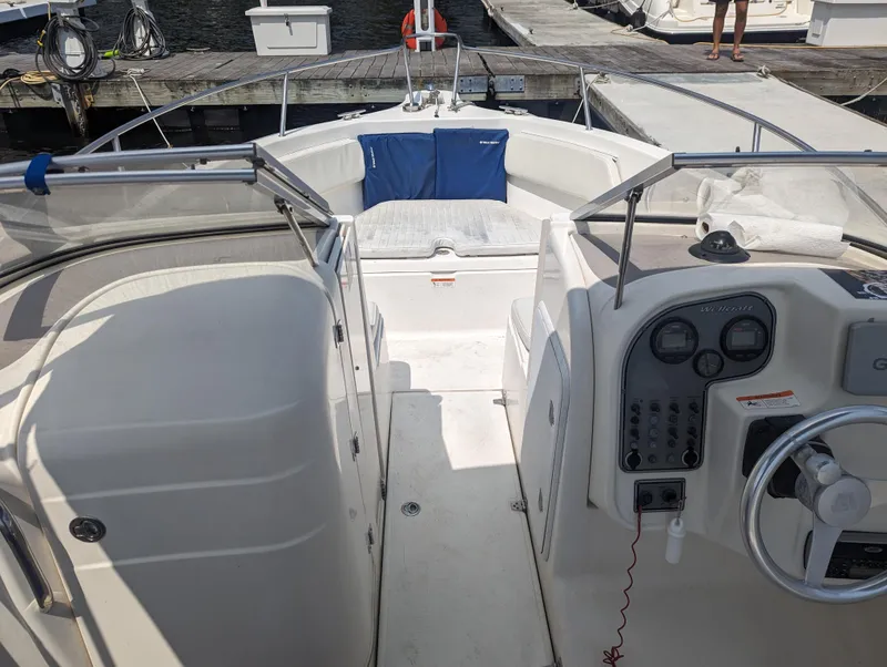 Slide: The Image of 2004 Wellcraft 220 Sportsman DC boat interior at dock. - 2
