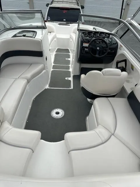 Slide: The Image of 2007 Yamaha Boats AR 210 interior with white seating and black accents. - 11