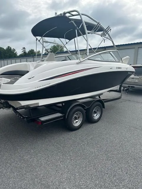 Slide: The Image of 2007 Yamaha Boats AR 210 on trailer, black and white exterior, parked outdoors. - 3