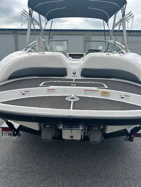 Slide: The Image of 2007 Yamaha Boats AR 210 rear view with swim platform and seating. - 4