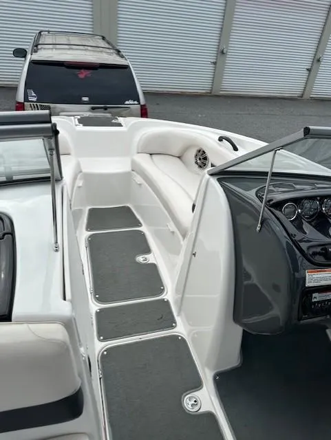 Slide: The Image of 2007 Yamaha Boats AR 210 interior with seating and dashboard. - 9