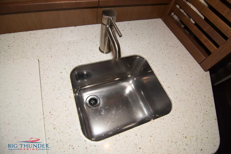 Slide: The Image of Sea Ray Sundancer 370 2016 - 53