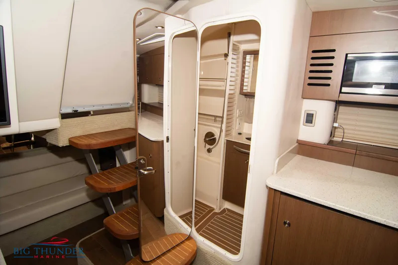 Slide: The Image of Sea Ray Sundancer 370 2016 - 65