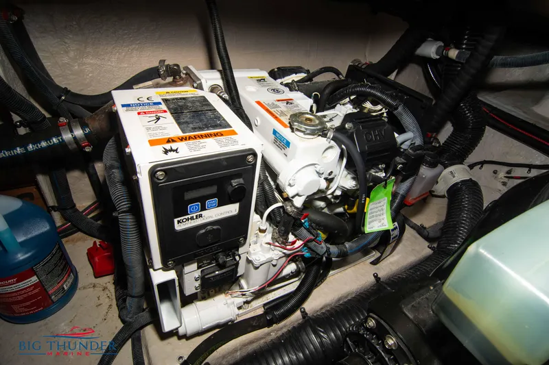 Slide: The Image of Sea Ray Sundancer 370 2016 - 78