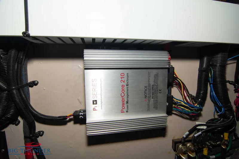 Slide: The Image of Sea Ray Sundancer 370 2016 - 84