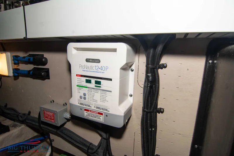 Slide: The Image of Sea Ray Sundancer 370 2016 - 85