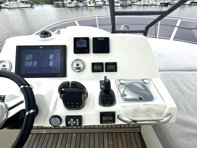 Slide: The Image of 2022 Prestige Yachts 460 Fly - 23