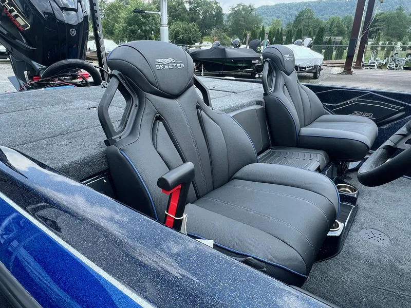 Slide: The Image of Skeeter ZXR 20 2025 - 16