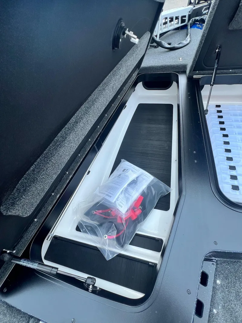 Slide: The Image of Skeeter ZXR 20 2025 - 24