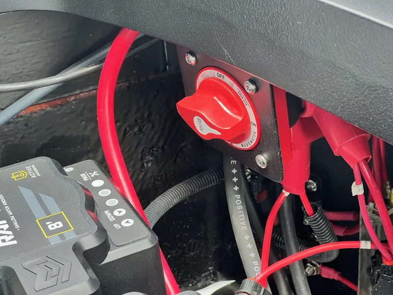 Slide: The Image of Skeeter ZXR 20 2025 - 4