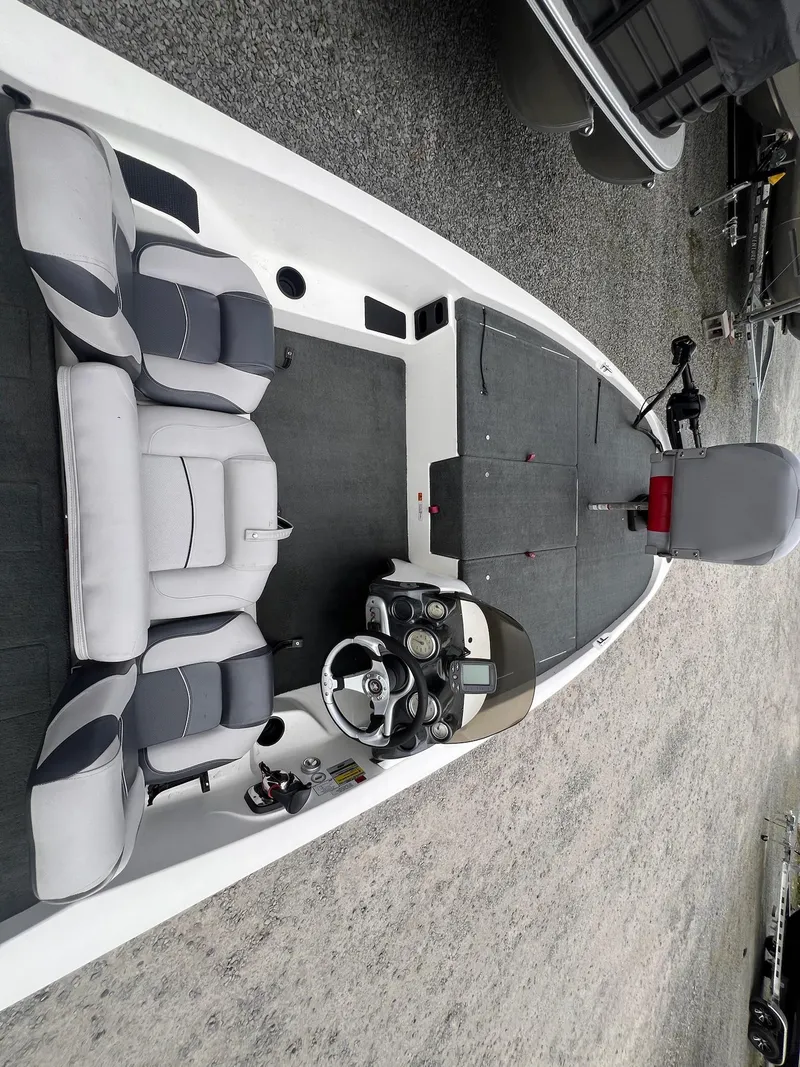 Slide: The Image of 2007 Stratos 176XT boat interior with steering console and seating, viewed from above. - 8