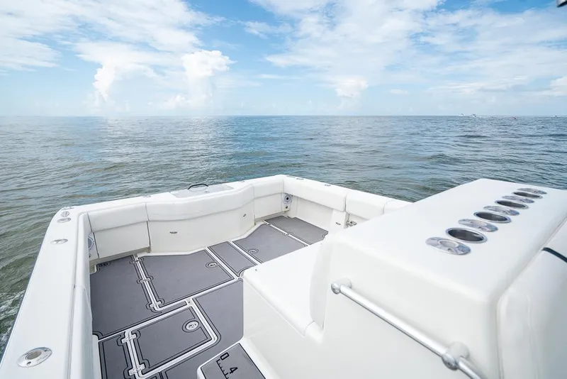 Slide: The Image of 2009 SeaVee 390I boat deck with ocean view and clear sky. - 18
