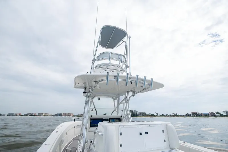 Slide: The Image of 2009 SeaVee 390I boat with tower on calm waters. - 35