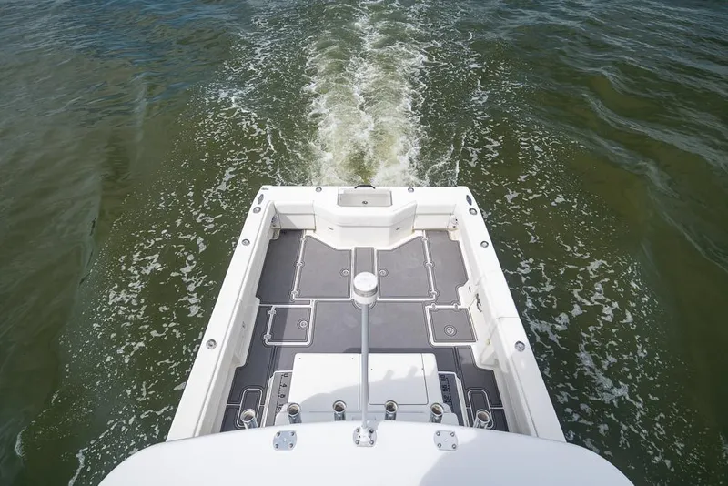 Slide: The Image of 2009 SeaVee 390I boat stern view on water. - 44